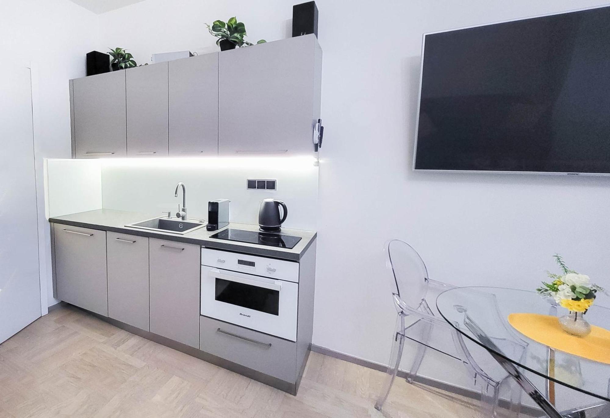 New Exclusive With Ac Nearby Metro Apartmán Praha