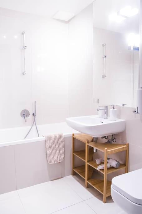 New Exclusive With Ac Nearby Metro Apartmán Praha