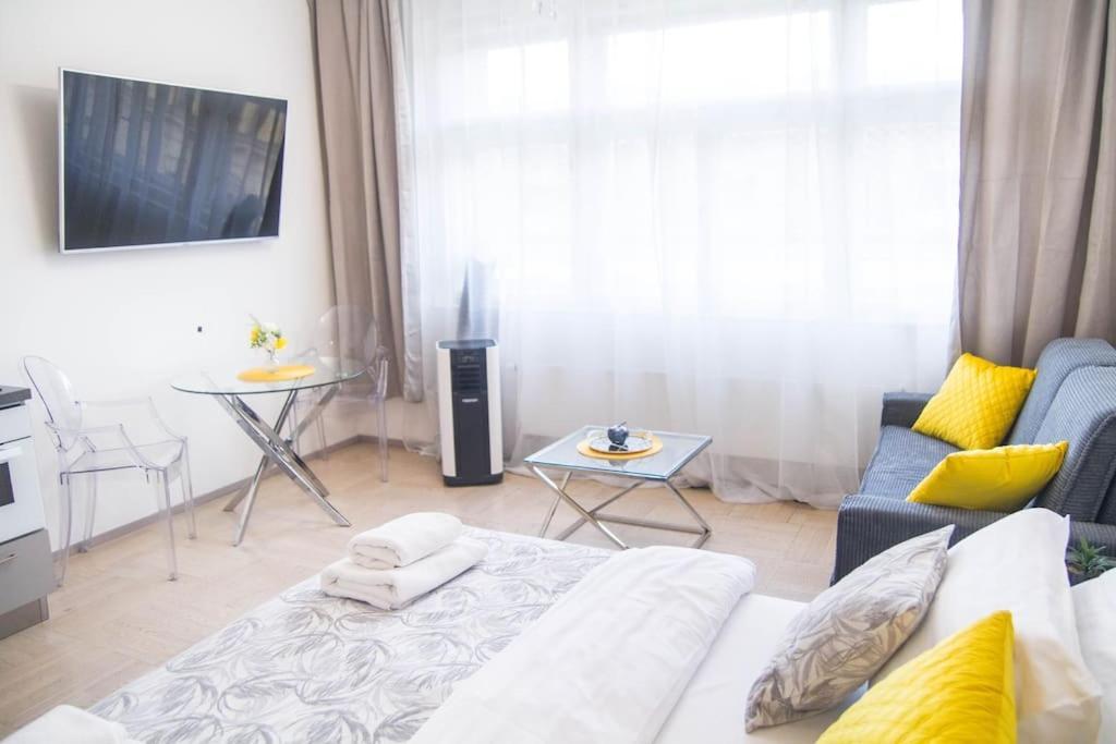 New Exclusive With Ac Nearby Metro Apartmán *